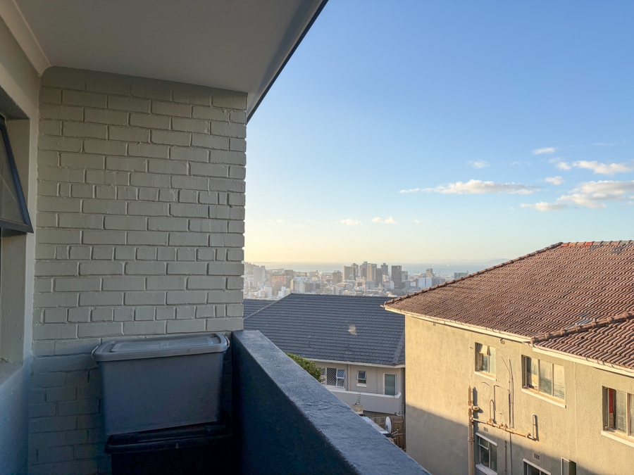 1 Bedroom Property for Sale in Vredehoek Western Cape